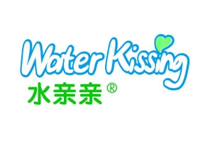 水親親（Water kissing）是深圳御品坊日用品有限公司的自由品牌。深圳御品坊日用品有限公司坐落于美麗的國際花園海濱城市-深圳，隸屬于御品坊國際集團(tuán)香港有限公司投資控股，創(chuàng)建于2003年，擁有自有20000平方米標(biāo)準(zhǔn)廠房、率先采用十萬級全空調(diào)（GMPC）無塵空間，進(jìn)口全自動生產(chǎn)線10條以上。